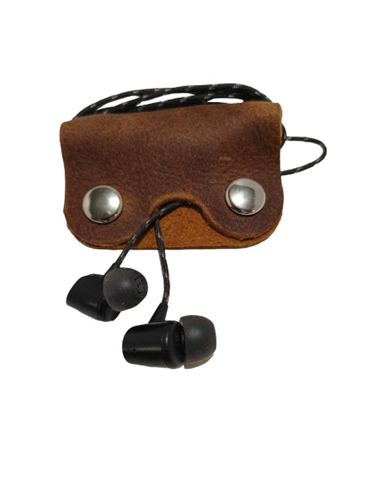 Earphone Holder Designed to hold most corded earphones on the market. Hand-crafted in a variety of leathers we have in stock including: Hand-Dyed Vegtan, Milled Vegtan and Pull-up Oiltan Leather.